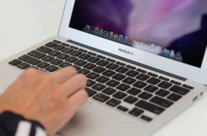 macbook-pro-2016-release-date-happening-soon-with-skylake-amd-polaris-gpu-and-intel-integrated-graphics