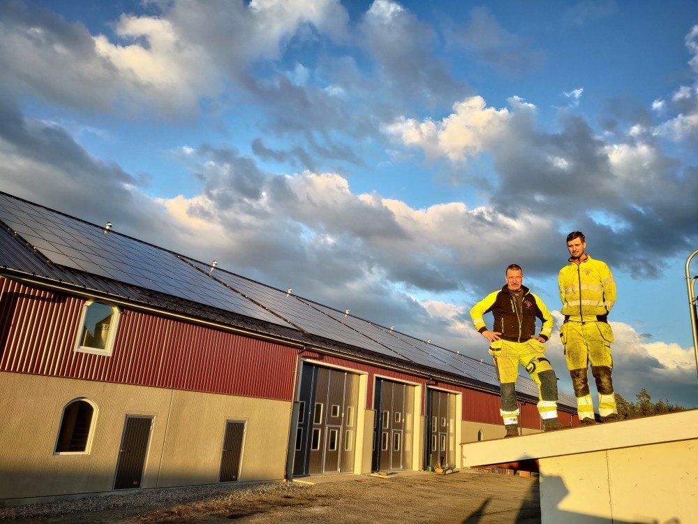 Östgötskt lantbruk kompenserar 70% av sin årliga elförbrukning med solceller på taket