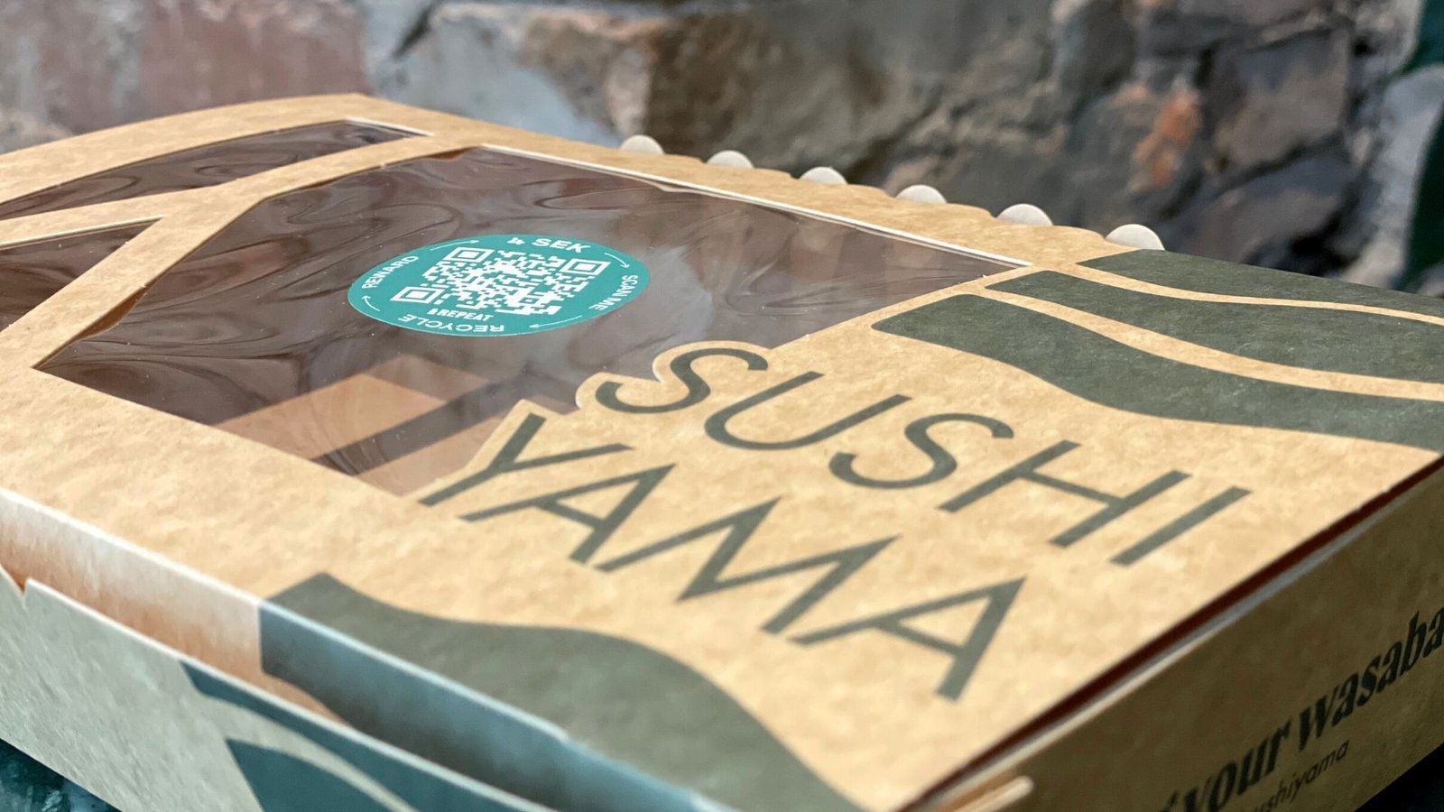 Sveriges största sushikedja vill belöna sina gäster när de återvinner sin takeaway-förpackning