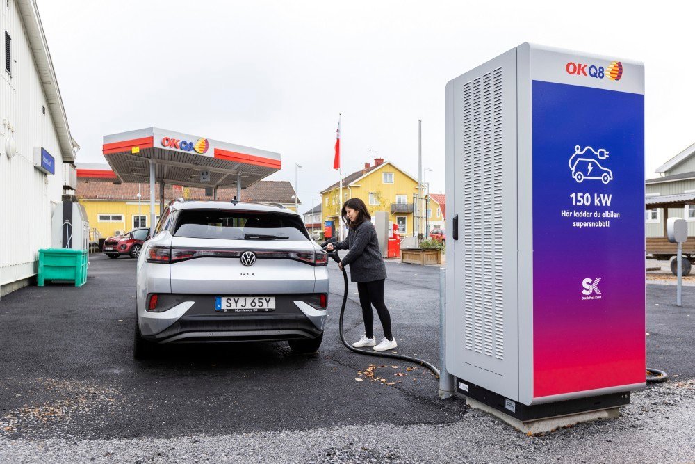 Skellefteå Kraft och OKQ8 nu störst i landet på supersnabbladdning