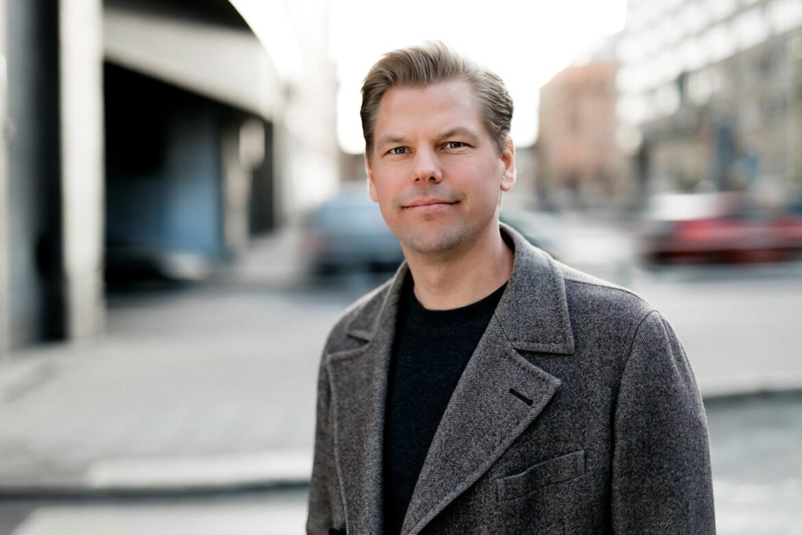 Svensk servicepersonal minst positiv till AI i Norden