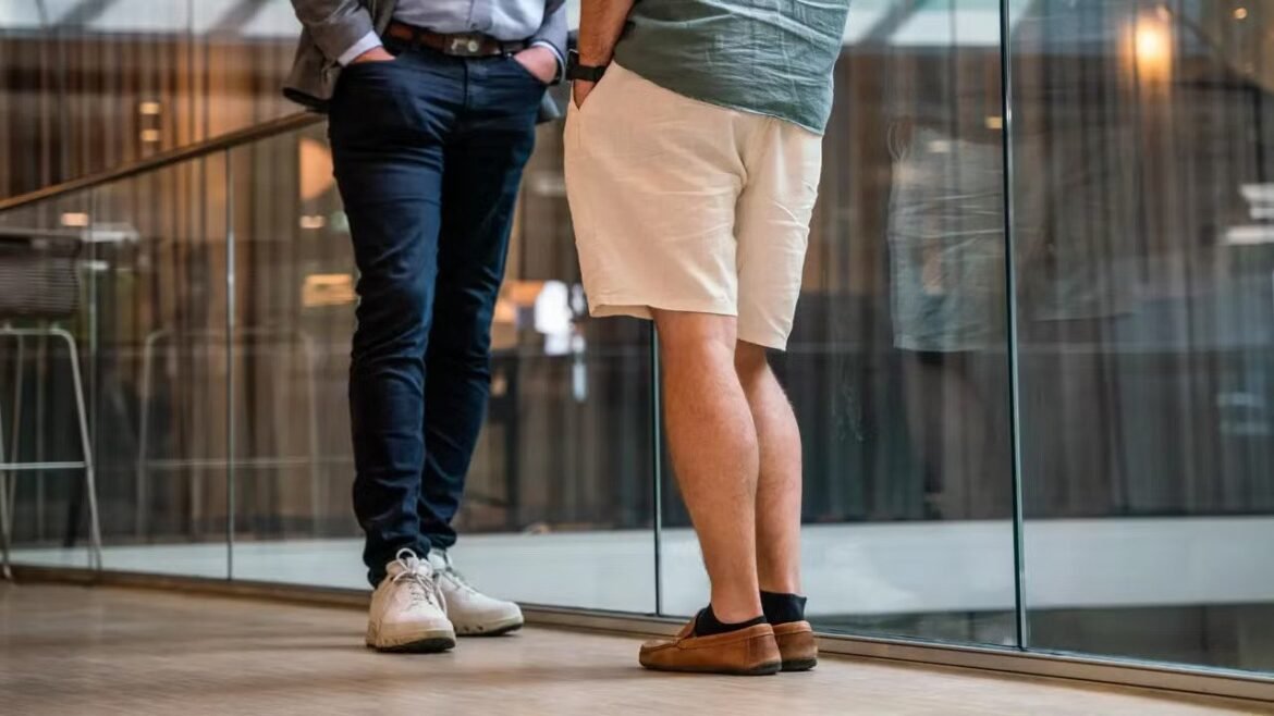 Får man ha shorts på jobbet?
