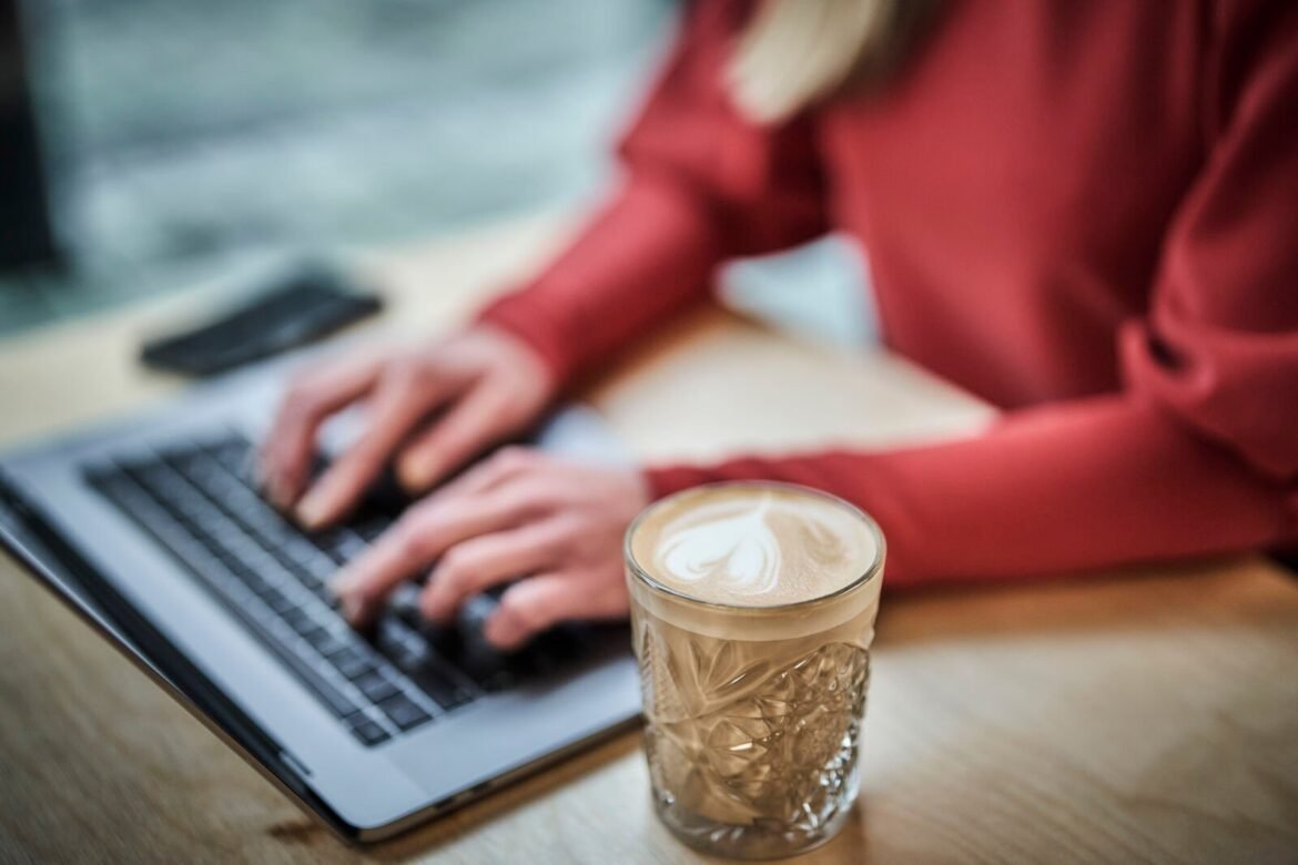 Var femte anställd känner sig ensam på jobbet visar ny undersökning