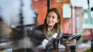 Brist på bussförare hotar tillväxten i Norrbotten – Nobina och Professionals Nord lanserar intensivutbildning för att stärka kollektivtrafiken