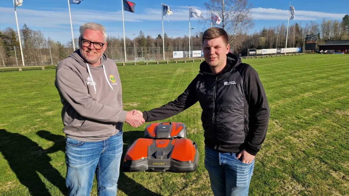 Råda BK är första klubben i initiativet Hållbarhetsplanen, en robot tar över på fotbollsplanerna