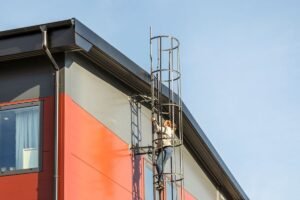 Solceller på Fastighetsrespons tak minskar både hyran och klimatpåverkan