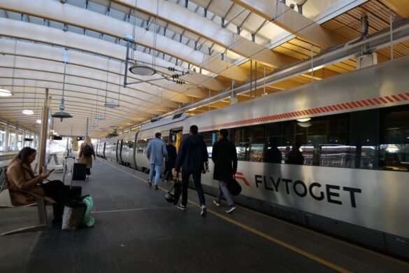 Flytoget lanserar smidig betalning över alla kanaler