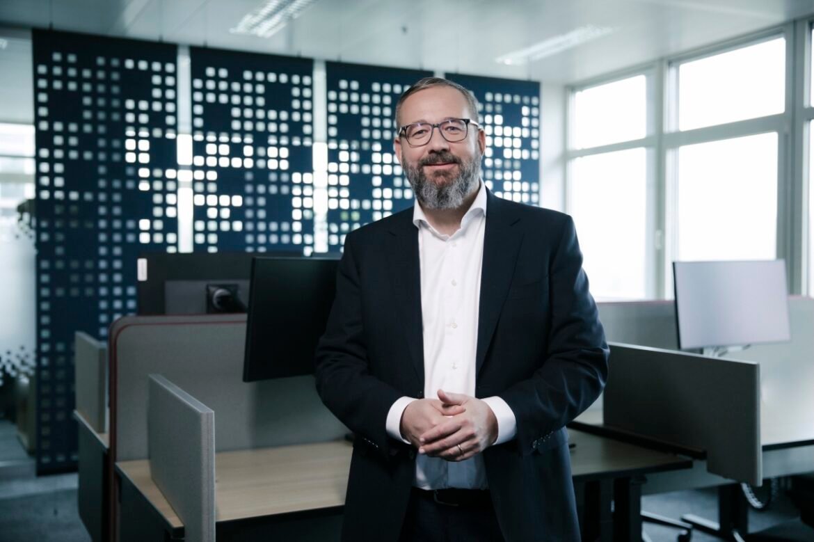 AI-undersökning: stora ambitioner, växande värdegap och vikten av öppen källkod