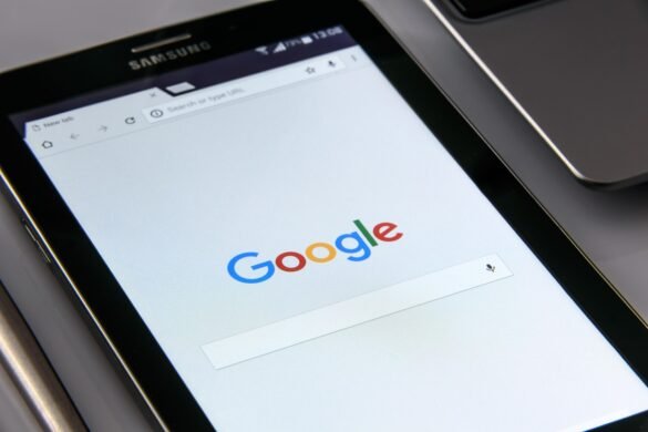 google on your smartphone 1796337 1280 (2)