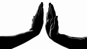 Hur viktigt är ledarskapet för att höja städarnas status?