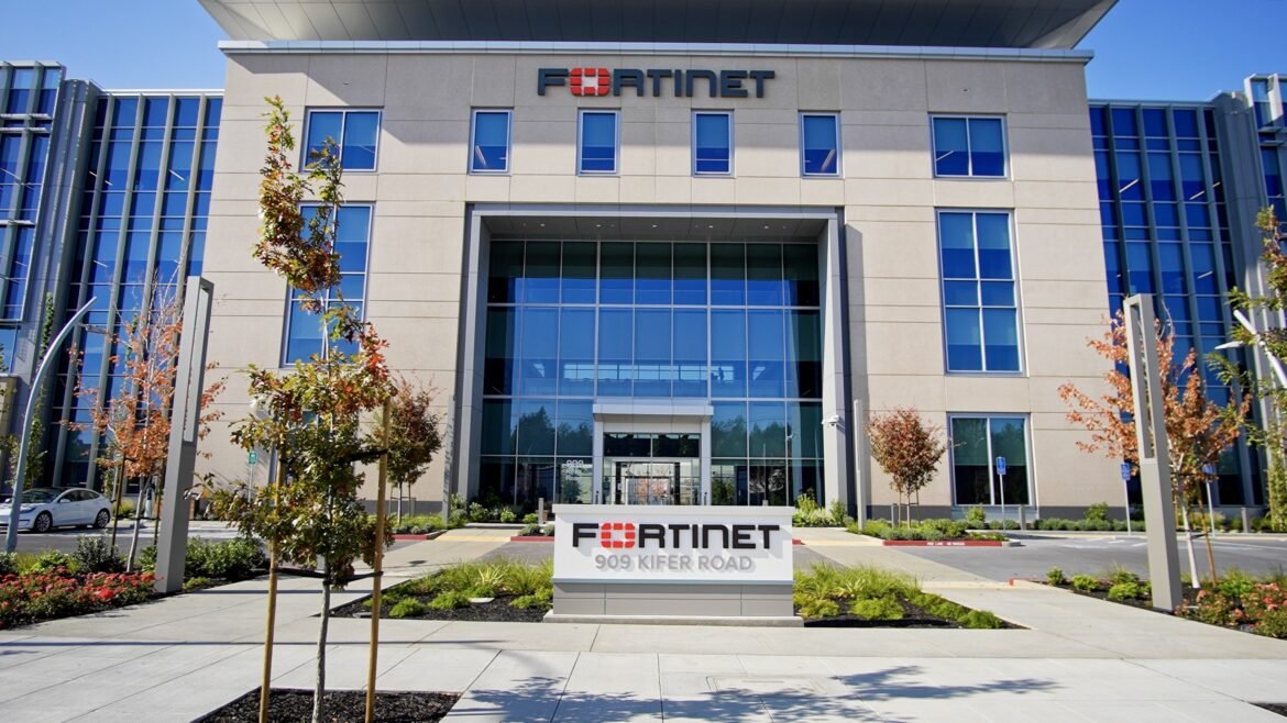 Fortinet uppdaterar cybersäkerhetsplattformar och lanserar FortiOS 8.0