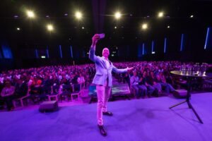 IFS skapar digitala medarbetare som fyller kompetensbristen inom tung industri