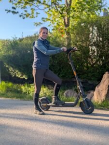IT-Kanalen testar Easyride 45 Pro – elscootern som kombinerar smart mobilitet med vardagsfrihet