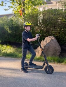 IT-Kanalen testar Easyride 45 Pro – elscootern som kombinerar smart mobilitet med vardagsfrihet