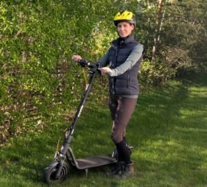 IT-Kanalen testar Easyride 45 Pro – elscootern som kombinerar smart mobilitet med vardagsfrihet