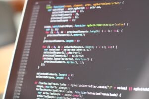 Organisationer prioriterar AI-implementeringar trots att de tappar kontrollen över data