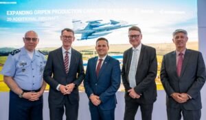 Saab och Embraer stärker samarbetet med avtal om utökad produktionskapacitet för Gripen Saab och Embraer stärker samarbetet med avtal om utökad produktionskapacitet för Gripen