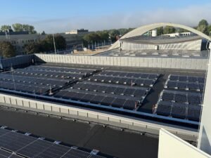 Mandahallen är full av energi – nu även från solen