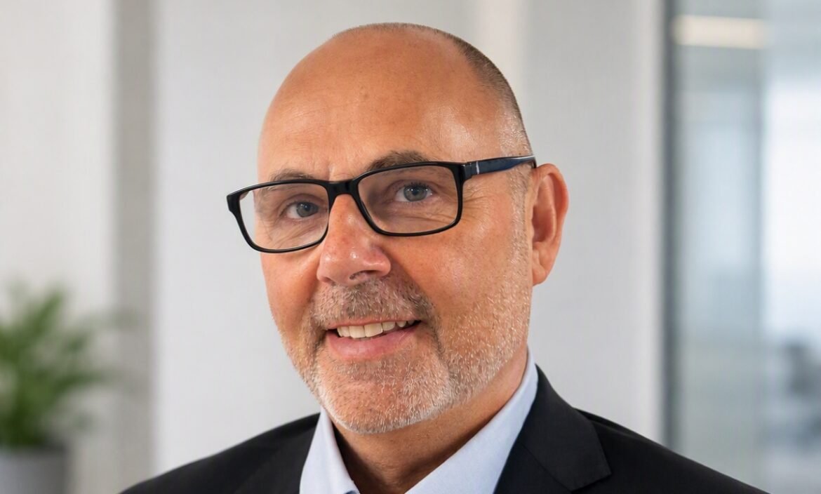 När angriparen tar sig in börjar det verkliga testet