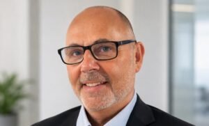 När angriparen tar sig in börjar det verkliga testet